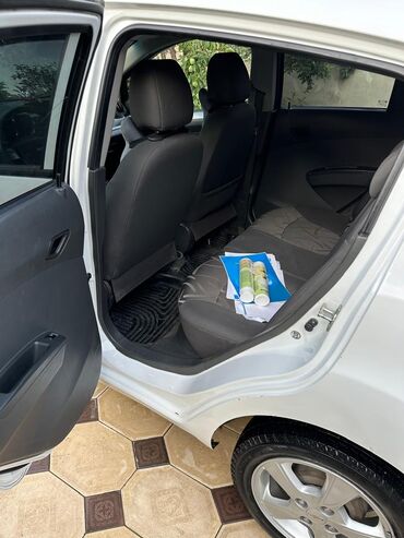 Chevrolet: Chevrolet Spark: 2014 г., 1 л, Автомат, Бензин, Хэтчбэк — 4