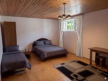 Otaqların uzunmüddətli kirayəsi: HOSTEL/GÜNDƏLİK EV. Ailəyə verilmir, ancaq kişilər(tələbələr, işləyən — 1