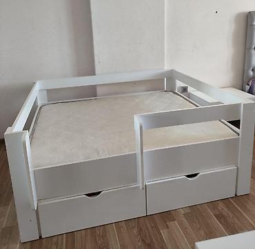 ✔️400 man(Məhəmmədi). Yeni kimi, uşaq çarpayısı satılır.Geyimləri