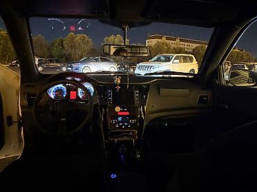 led guzgu: Ağ rəngli sedan – fərdi tüninqli eksteryer və LED işıq paketi — 6