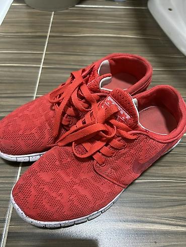 Красные кроссовки Nike 41 размер, состояние отличное. Носили 2-3 раза at lalafo.kg Красные кроссовки Nike 41 размер, состояние отличное. Носили 2-3 раза