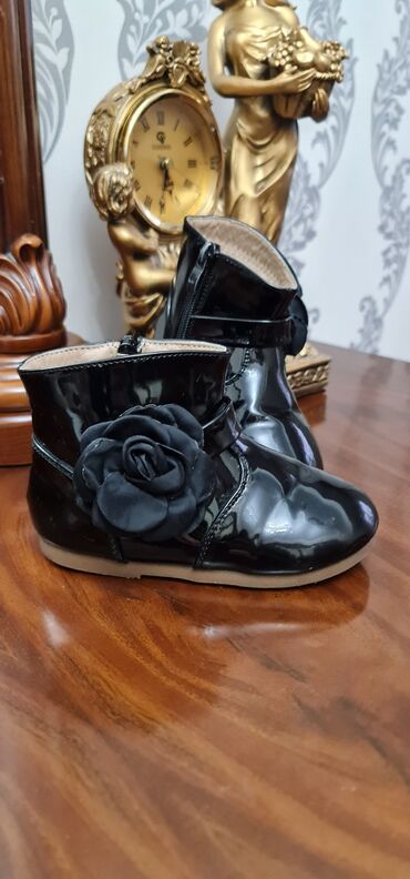 Детская обувь: Продаю обувь для девочки. Обувь новая или в идеальном состоянии ( 1-2 — 24