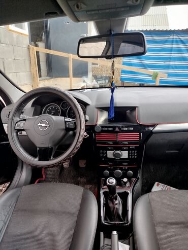 Opel: Opel Astra: 2010 г., 1.6 л, Механика, Бензин, Седан — 8