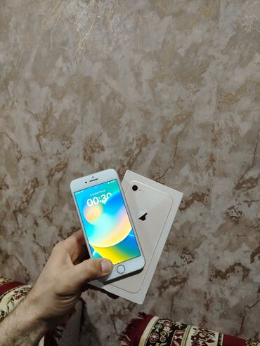 z flip 6: IPhone 8, 64 GB, Barmaq izi