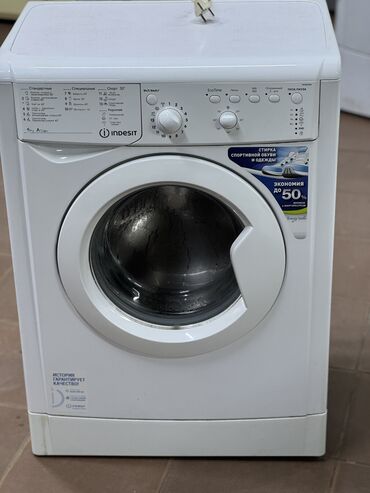 продать бу стиральную машину: Стиральная машина Indesit, Б/у, Автомат, До 5 кг, Компактная