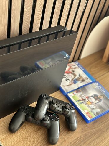 PS4 (Sony PlayStation 4): 🎮 Продаю PlayStation 4 Цена: 25 000 сом 🔹 В отличном состоянии 🔹