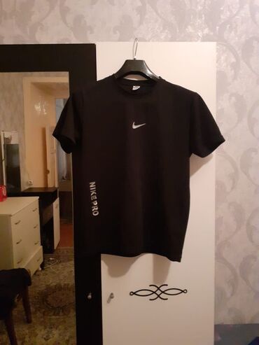 polis geyimleri satisi: Futbolka Nike, XL (EU 42), rəng - Qara