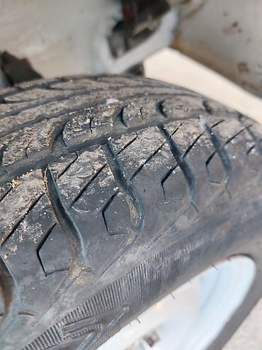 VAZ (LADA): VAZ 2107 sedan – klassik ağ rəngdə, 4 qapılı, arxaötürücülü. Texniki — 8