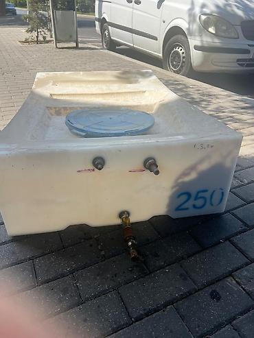 Bak, Plastik, 250 l l, İşlənmiş, Ünvandan götürmə