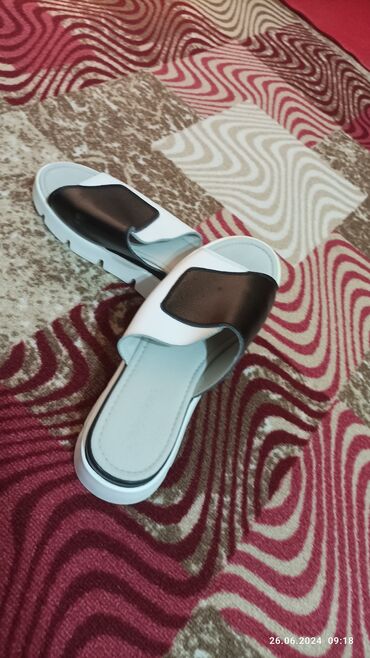 обувь puma: Сандалдар жана шлепкалар