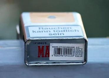 Upaljači i prateća oprema: MANITOU i CAMEL preklopna tabakera aluminijum. Cena za komad MANITOU — 7