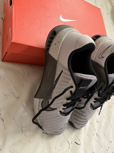 борцовки asics tiger: Кроссовки Nike Metcon 9, предназначенные для тренировок, сочетают в