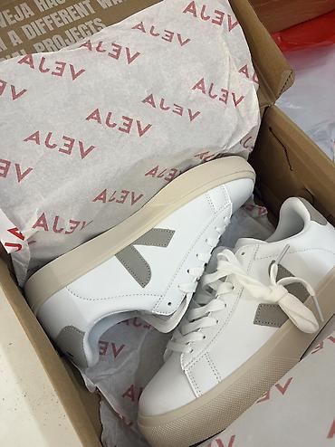 583 proba: Продам новые кеды VEJA 🤍 📍 Город: Ош Абсолютно новые, ни разу не — 1