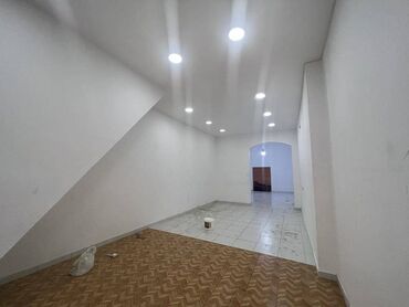 Digər kommersiya daşınmaz əmlakı: Sahəsi 80m2 olan təmirli,təmiz obyekt icarəyə verilir. İçərisində — 3