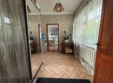 Продажа коттеджей и домов: Продается дом. На первой линии Элебесова (район дордой). Участок — 10