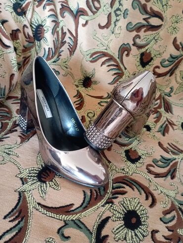 женские классические туфли на танкетке: Туфли, Размер: 37, цвет - Серый, Б/у