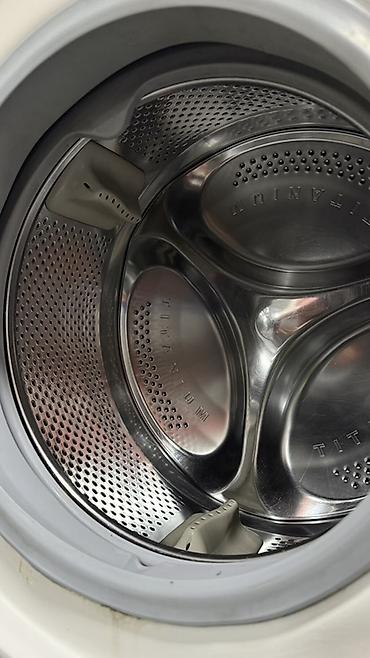 hot: Стиральная машина Hotpoint-Ariston, фронтальная загрузка - Загрузка — 2