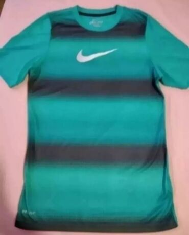 Majice: Nike sportska majica vel S u super stanju