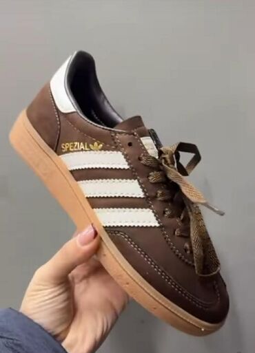 Women's Sneakers and athletic shoes: 40 — 9