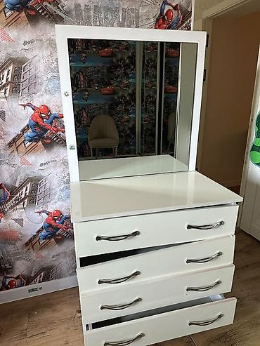 standing mirror: Туалетный столик-комод с зеркалом - Цвет: белый, глянцевые фасады. - — 4
