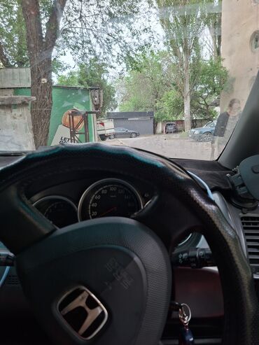 табуретка на фит: Honda Fit: 2002 г., 1.3 л, Вариатор, Бензин, Хэтчбэк