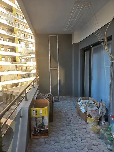 Balkon dolabları: Plastik polkalı şkaflar ağ və rəngli keyfiyyətli profillə yığılır — 6