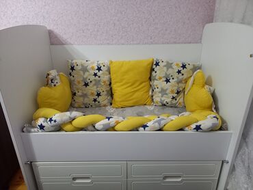 Beşiklər: Oğlan və qız üçün, Dördbucaq, Beşik, Dəst ilə, Matras ilə, Yellənmə mexanizm ilə — 4