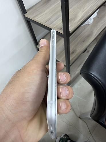 Apple iPhone: IPhone 8, Б/у, 64 ГБ, Белый, 100 % — 9