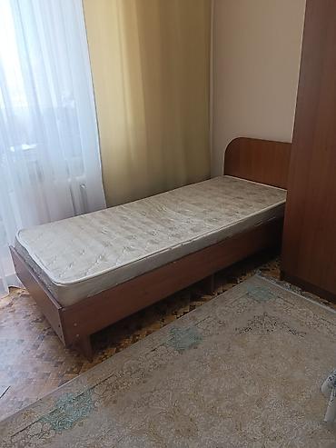 bed: Односпальная кровать с матрасом. - Размер спального места — 1