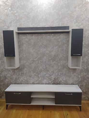 plastmas dolab: TV stendi və asma divar modulu dəsti - Minimalist dizayn: ağ və tünd — 1