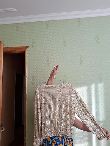 debli koftalar instagram: Parıltılı qadın bluzası - Rəng: açıq şampan/qızılı ton - Material — 2