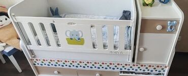 Oğlan və qız üçün, Dördbucaq, Beşik, Matras ilə, Yellənmə mexanizmsiz