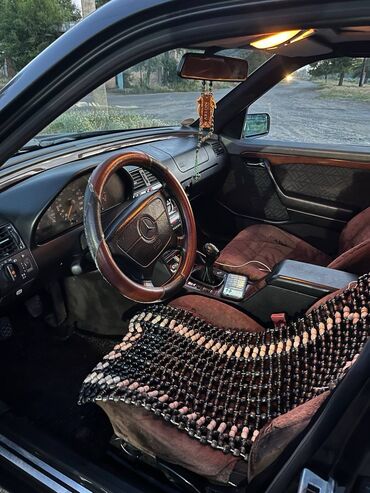Mercedes-Benz: Mercedes-Benz 220: 1993 г., 2.2 л, Механика, Бензин, Седан