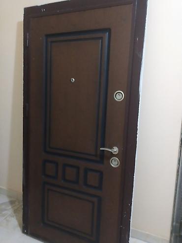 Giriş qapıları: Dəmir giriş qapısı - Material: möhkəm metal karkas, taxta fakturalı — 1