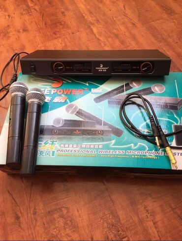 Вокальные микрофоны: Радиосистема с 2 беспроводными микрофонами. Пользовались только 3 — 5