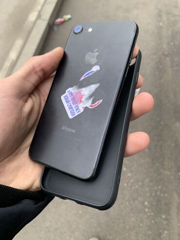 naushniki razer kraken black: IPhone 7, Б/у, 32 ГБ, Jet Black, Чехол, 84 %