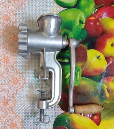 японские кухонные ножи: Ручная мясорубка из металла с креплением к столешнице. - Корпус