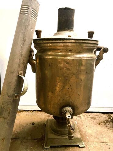 Digər restoran, kafe avadanlığı: 50 Litrlik samovar satılır.1.000. manata alınıb . istifadə olunmadığı