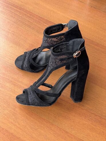 обувь зима женская: Продаю босоножки, состояние хорошее, размер 37