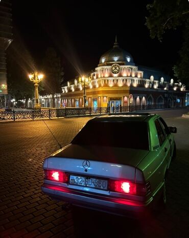 Mercedes-Benz: Mercedes-Benz 190: 2 l | 1990 il Sedan