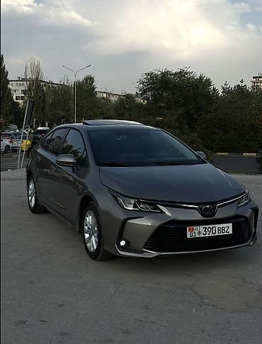4 vd: Toyota Corolla: 2020 г., 1.8 л, Вариатор, Гибрид, Седан — 1