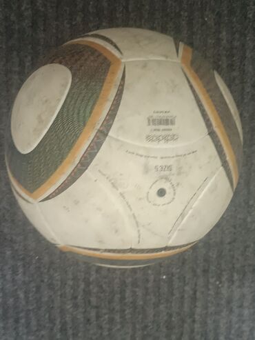 купить волейбольный мяч дешево: Продам футбольный мяч 
состояние отличное