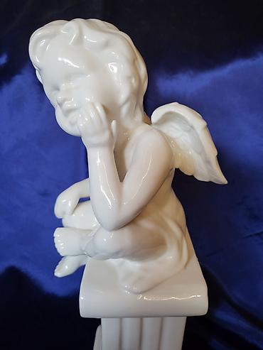 sintelon kula: Porcelanska veca,nova figura andjela ( heruvima ),na stubu. Nova — 6