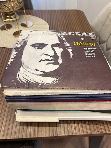 dvd qiymetleri: Qrammofon ücün 25 eded disk satilir .Qiymet 110 azn Unvan 8 — 2