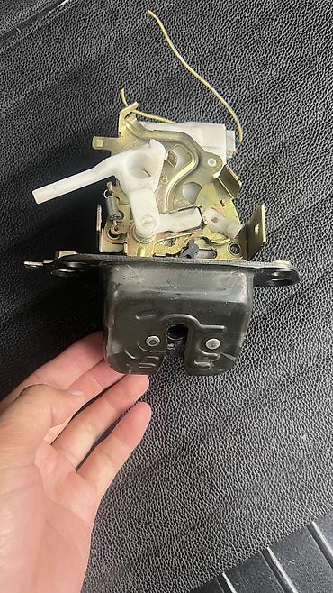 Замок багажника Subaru 2003 г., Новый, Оригинал