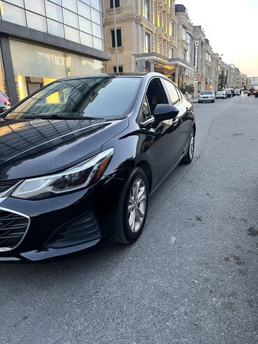 Chevrolet: Chevrolet Cruze: 1.4 l | 2019 il 176000 km Sedan — 3