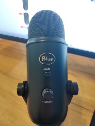 Микрофоны: Blue yeti технически в идеальном состоянии внешне есть царапины снизу