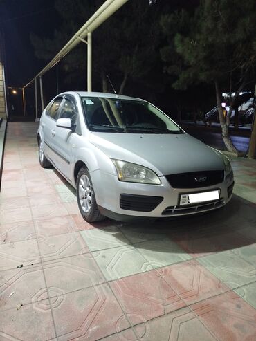 ford qiymeti: Ford Focus: 1.6 l | 2007 il 339000 km Hetçbek