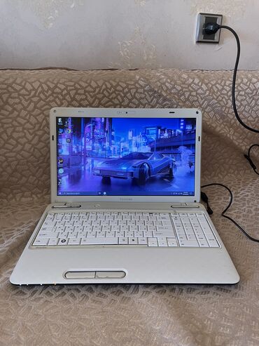 Lüğətlər: İşlənmiş Toshiba, 15 ", Intel Core i3, 1 TB, Ünvandan götürmə
