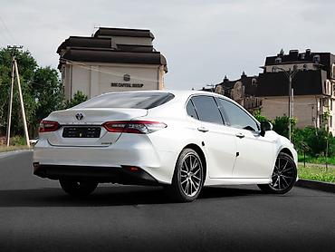 стратер: Toyota Camry: 2023 г., 2.5 л, Автомат, Гибрид, Седан — 2
